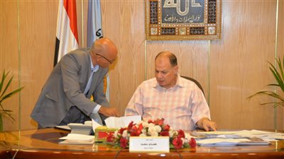 محافظ أسيوط: 