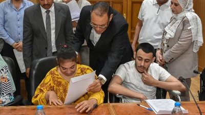 محافظ الشرقية يسلم 35 عقد عمل لذوي القدرات والهمم| صور