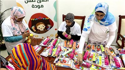 تجهيز حقائب مدرسية بمشتملاتها للأطفال أعضاء مركز شباب الإمامين والتونسي