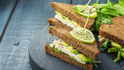 طريقة تحضير ساندوتش الجبن بالأفوكادو للدايت