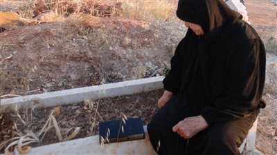 حكم التحدث مع أخي الزوج وخروج المعتدة من بيتها