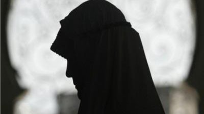 هل يقع الطلاق المكتوب بعد العقد وقبل الدخول؟ وهل على المرأة عِدّة؟