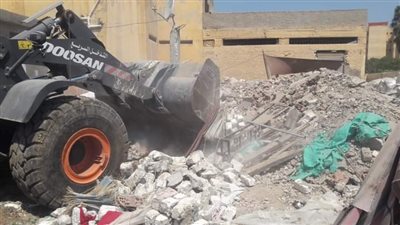 إزالة 5حالات بناء مخالف بقري مركز المحلة 