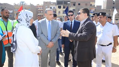 محافظ سوهاج يتفقد مشروع 