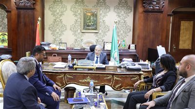 محافظ المنيا يلتقي وفد المكتب الفني لقداسة البابا تواضروس الثاني