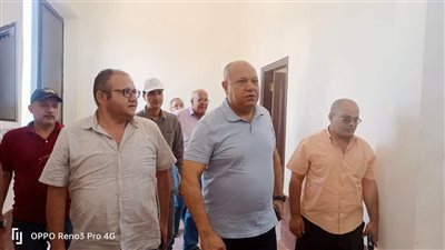 رئيس كهرباء القناة يتفقد موزع أكبر مشروع تنموي بجنوب سيناء 