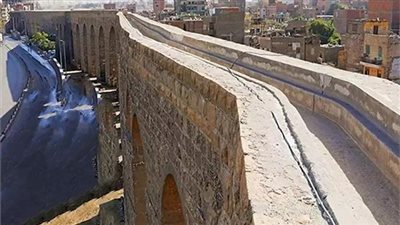أستاذ آثار يكشف تاريخ إنشاء سور مجرى العيون.. فيديو