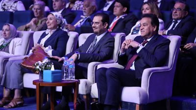 وزير الصحة يشهد جلسة بعنوان 