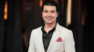 محمد أنور يكشف أغرب مهنة له قبل التمثيل.. كنت بحضن واحد (فيديو)