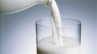 كوب من الحليب خالي الدسم يخفض ضغط الدم بمقدار الثلث