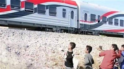 رجم القطارات نزيف لا يتوقف.. جهود من النقل للمواجهة ومطالب بالحديث عن الظاهرة بالمساجد والكنائس