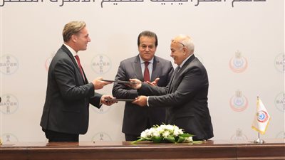 وزير الصحة يشهد توقيع 4 بروتوكولات تعاون مع عدد من شركات الأدوية