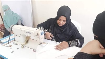 ورشة لتدريب السيدات على أعمال الخياطة بمركز شباب الوقف