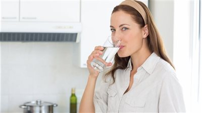  العواقب السلبية لشرب الماء بالليمون في الصباح.. تأثيرها على المعدة 