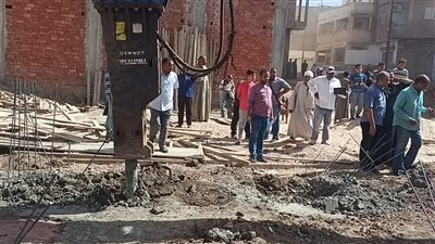 سكرتير مساعد أسيوط يقود حملة لإزالة التعديات ومخالفات البناء بمركز أبنوب