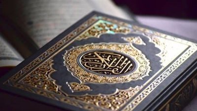 ما الحكم إذا عطس شخصٌ والإمام يخطب وأنت بجانبه فهل يجوز لك أن تشمته أم لا؟