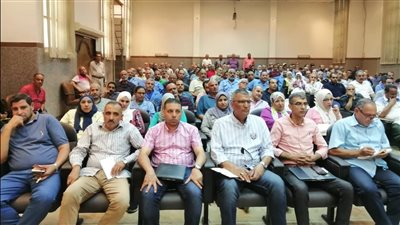 وزير الإنتاج الحربي يوجه الشركات بضرورة التواصل الفعال مع العاملين