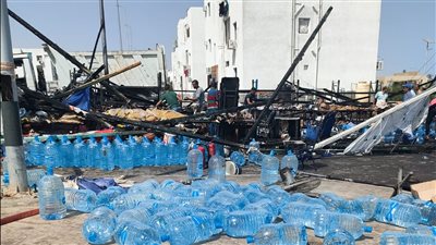 صور.. السيطرة على حريق معرض للسلع الغذائية بشرم الشيخ