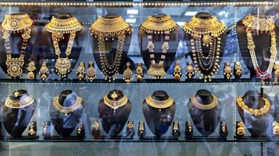 انهيار الذهب في سوق الصاغة.. وعيار21 بـ2200 جنيه