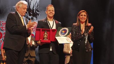 وزيرة الثقافة تسلم جوائز الدورة الثلاثين من مهرجان القاهرة الدولي للمسرح التجريبي