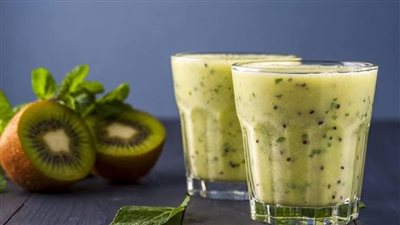 غني بفيتامين سي.. طريقة عمل سموذي الكيوي