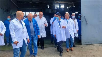 رئيس جهاز النوبارية الجديدة يتفقد مصنعًا للمستلزمات والكيمياويات الزراعية