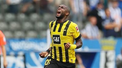 موديست يطلب من الأهلي إجراء الكشف الطبي في ألمانيا