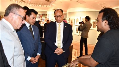 وزير الشباب والرياضة ورئيس جامعة حلوان يفتتحان معرض الكليات الفنية