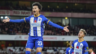 سيارة فخمة..جائزة ميتوما لأفضل لاعب في الشهر داخل برايتون (صور)