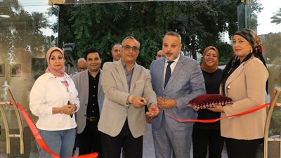 رئيس هيئة قصور الثقافة يفتتح معرض 
