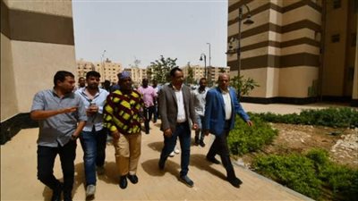 وفد من كينيا يتفقد مشروع تنفيذ 74 برجًا سكنيًا بمدينة حدائق أكتوبر