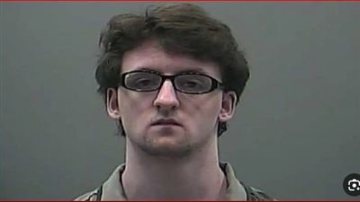 شاب يُدون النهاية لحياة 5 من عائلته.. مطرقة القصاص تنطق بحكمها