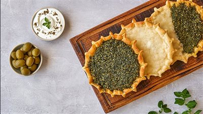 على خطى المطاعم.. حضري عجينة المناقيش اللذيذة