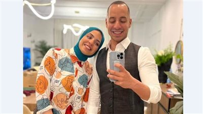 عمرو وهبة يهنئ زوجته بعيد زواجهما بصورة من الرادار.. 