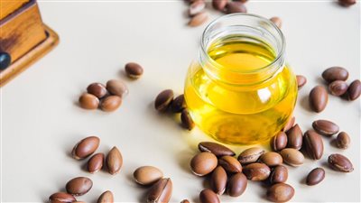 مميزات زيت الأرجان.. يقوي الشعر والأظافر 