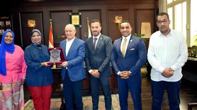 محافظ الأقصر يستقبل وفد المبادرة الوطنية لتطوير الصناعة المصرية لبحث التعاون المشترك 