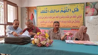 تسليم خطابات أوامر الندب والنقل للمعلمين بتعليم أبوتشت فى قنا