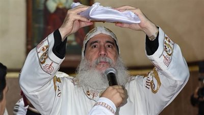 الأنبا غبريال يعقد 