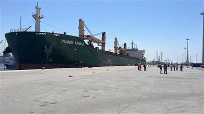 استقبال أول سفينة بضائع عامة على رصيف محطة تحيا مصر بميناء الإسكندرية