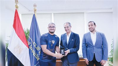 وزير الاتصالات يكرم منتخب مصر للرياضات الإلكترونية لفوزه بالبطولة العربية الأفريقية