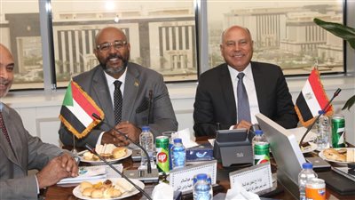 وزيرا النقل المصري والسوداني يضعان حلولًا لمشكلة تكدس الشاحنات على الحدود المصرية السودانية