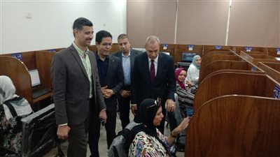 محافظ القليوبية ورئيس جامعة بنها يتفقدان اختبارات المتقدمين للعمل بديوان عام المحافظة والوحدات التابعة لها
