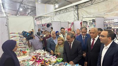 محافظ الإسماعيلية ورئيس الغرفة التجارية يفتتحان معرض أهلًا مدارس