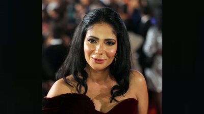 تأجيل محاكمة المتهم بسب وقذف منى زكى