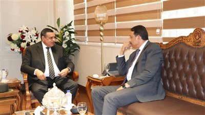 آمنة يبحث مع رئيس لجنة استرداد الأراضي حصر المساحات المستردة وتوظيفها لصالح مشاريع 