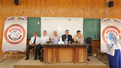 ندوة تعريفية للطلاب الجدد بآداب الزقازيق حول 