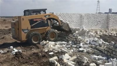 إزالة حالة تعد بالبناء على الأراضي الزراعية بالقنطرة غرب بالإسماعيلية 