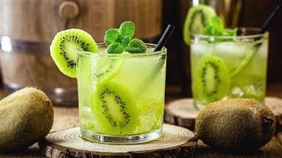 منعش ويمنع انسداد الشرايين.. طريقة عمل موهيتو كيوي بالنعناع