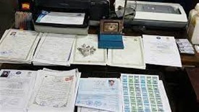 حبس المتهم بتزوير المحررات الرسمية 4 أيام بالجيزة 