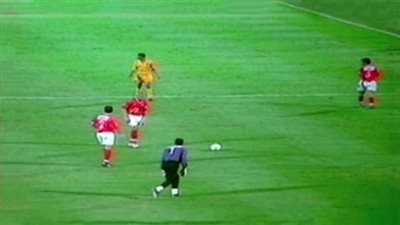 شاهد.. سوبر الأهلي واتحاد العاصمة يعيد الأذهان إلى هدف عصام الحضري التاريخي